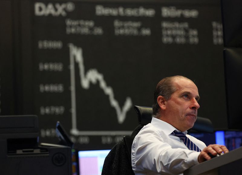 © Reuters. FILE PHOTO: A stock broker sits in front of the share price index DAX graph at the stock exchange in Frankfurt, Germany, March 16, 2023. REUTERS/Kai Pfaffenbach/ File Photo