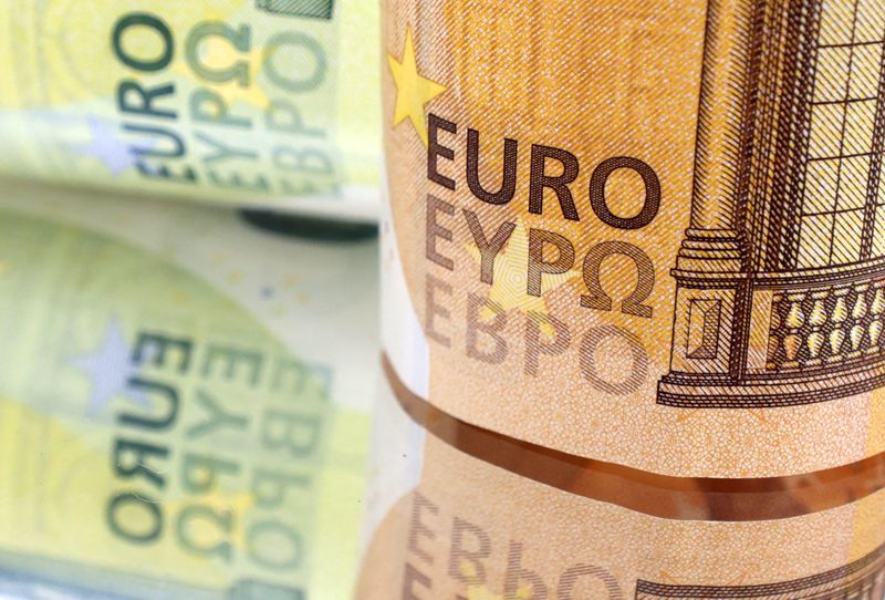 © Reuters. FILE PHOTO: Euro banknotes are seen in this illustration taken July 17, 2022. REUTERS/Dado Ruvic/Illustration/File Photo