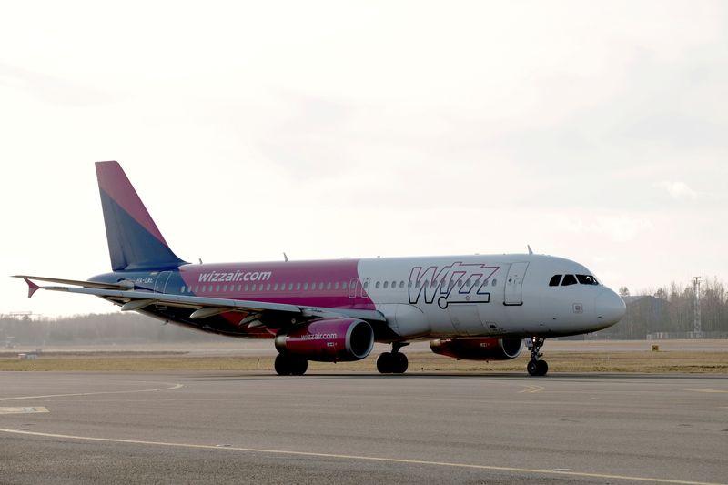 © Reuters. FILE PHOTO: Wizz Air Airbus A320-232 plane HA-LWE taxies to take-off in Riga International Airport in Riga, Latvia January 17, 2020. REUTERS/Ints Kalnins/File Photo