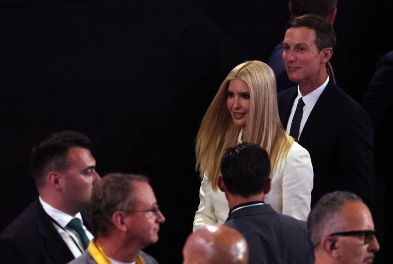 © Reuters. Jared Kushner and Ivanka Trump walk on Day 4 of the Republican National Convention (RNC), at the Fiserv Forum in Milwaukee, Wisconsin, U.S., July 18, 2024. REUTERS/Jeenah Moon