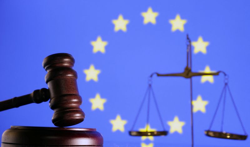 © Reuters. FILE PHOTO: The EU flag, a judge gavel and a vintage scale are seen in this illustration taken August 6, 2024. REUTERS/Dado Ruvic/Illustration/File Photo