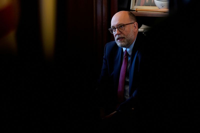 © Reuters. FILE PHOTO: Russ Vought, U.S. President-elect Donald Trump’s nominee for director of the White House Office of Management and Budget, arrives to a meeting with U.S. Senator Bill Hagerty (R-TN) on Capitol Hill in Washington, U.S., December 12, 2024. REUTERS/Elizabeth Frantz/File Photo