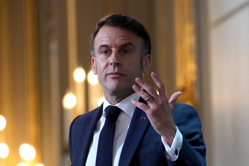 © Reuters. FILE PHOTO: French President Emmanuel Macron delivers his speech to French ambassadors posted around the world, Monday, Jan. 6, 2025 at the Elysee Palace in Paris. Aurelien Morissard/Pool via REUTERS/File Photo