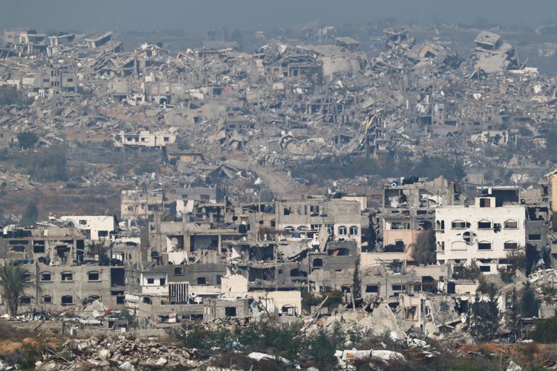 © Reuters. A view of damaged buildings in the northern Gaza Strip, amid the ongoing conflict in Gaza between Israel and Hamas, as seen from the Israel side of the border, near Sderot in southern Israel January 15, 2025. REUTERS/Amir Cohen