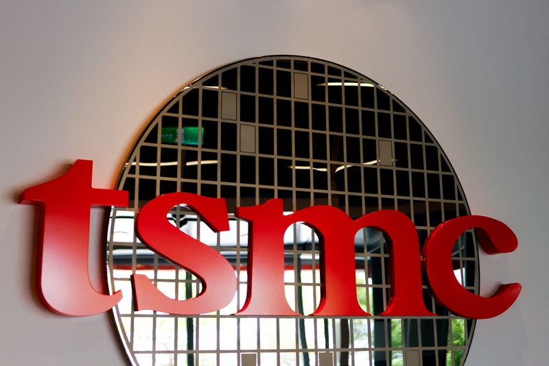 © Reuters. TSMC logo is seen at TSMC Museum of Innovation in Hsinchu, Taiwan May 29, 2024. REUTERS/Ann Wang/ File Photo