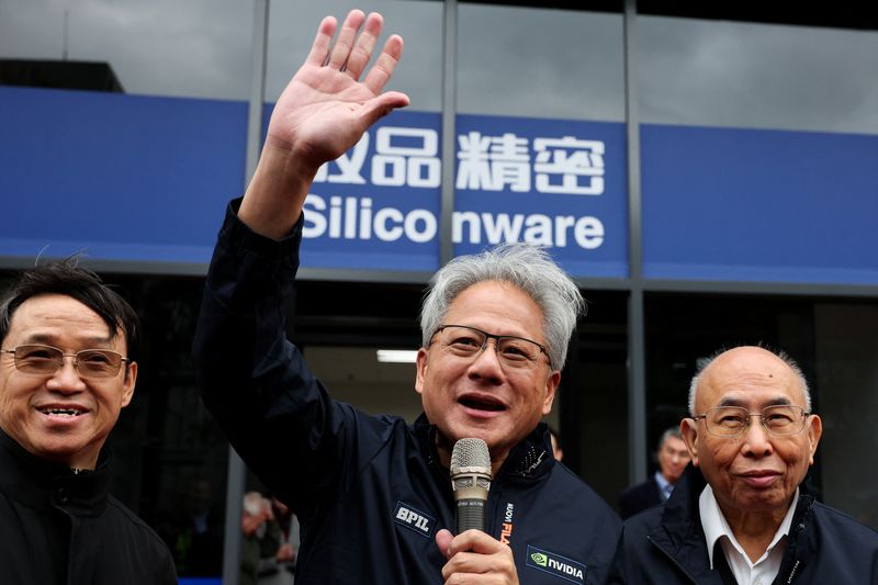 © Reuters. Nvidia CEO Jensen Huang answer questions from the media at the opening ceremony of Siliconware Precision Industries Co. (SPIL)’s Tan Ke Plant site in Taichung, Taiwan January 16, 2025. REUTERS/Ann Wang