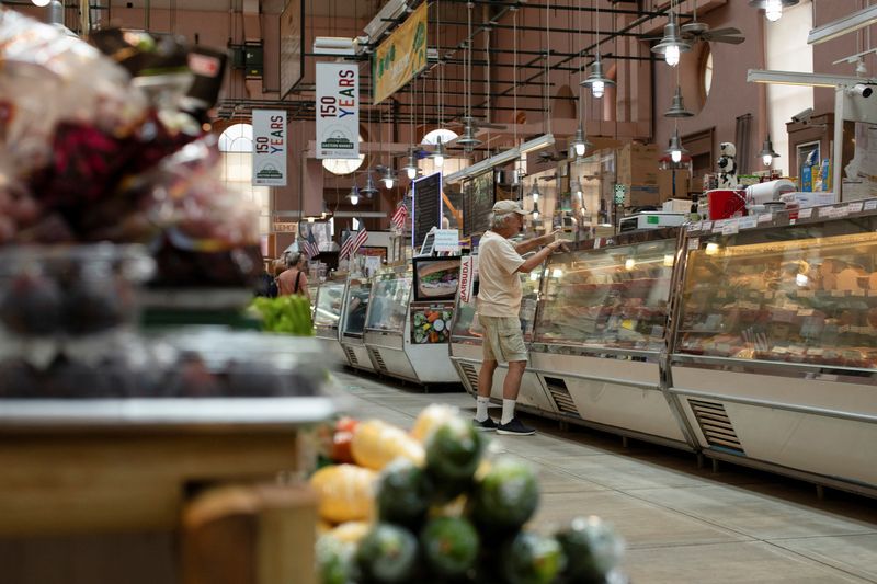 © Reuters. FILE PHOTO: A man shops for meat at Eastern Market in Washington, U.S., August 14, 2024. REUTERS/Kaylee Greenlee Beal/File Photo