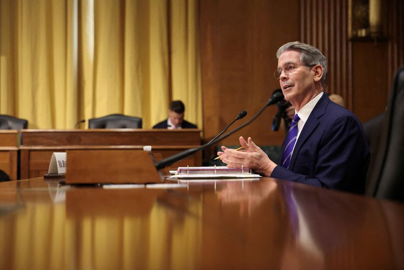 © Reuters. Scott Bessent, U.S. President-elect Donald Trump’s nominee to be secretary of treasury, testifies during a Senate Finance Committee confirmation hearing on Capitol Hill in Washington, U.S., January 16, 2025. REUTERS/Kevin Lamarque