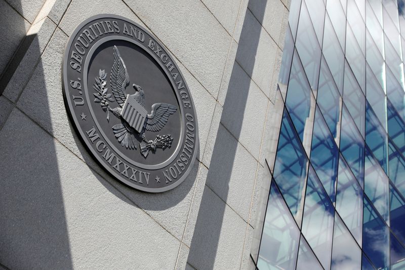 © Reuters. FILE PHOTO: The seal of the U.S. Securities and Exchange Commission (SEC) is seen at their  headquarters in Washington, D.C., U.S., May 12, 2021. Picture taken May 12, 2021. REUTERS/Andrew Kelly/File Photo