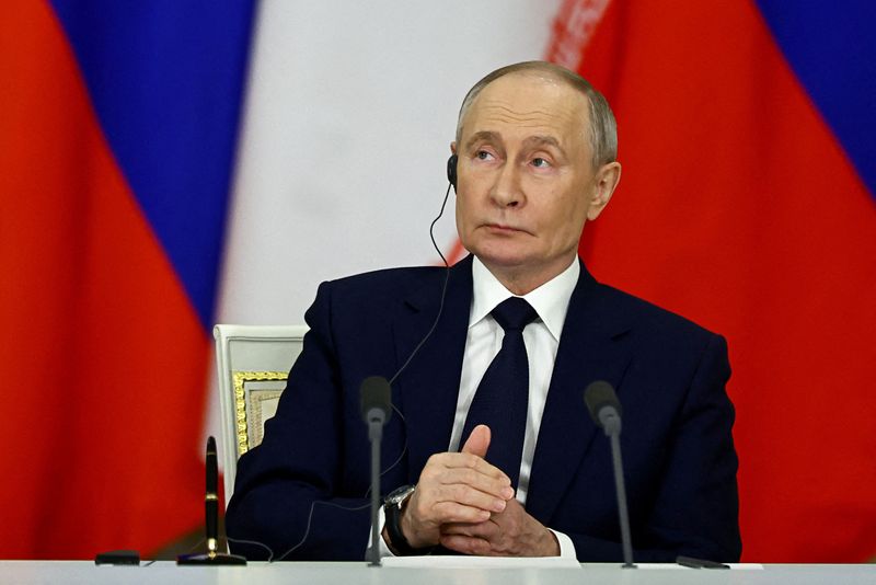 © Reuters. Russian President Vladimir Putin attends a documents signing ceremony with Iranian President Masoud Pezeshkian in Moscow, Russia January 17, 2025. REUTERS/Evgenia Novozhenina/Pool