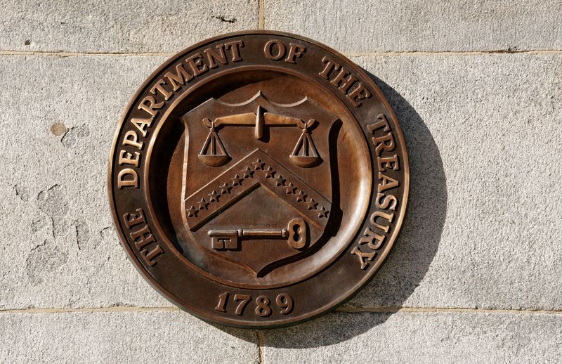 © Reuters. FILE PHOTO: A bronze seal for the Department of the Treasury is shown at the U.S. Treasury building in Washington, U.S., January 20, 2023. REUTERS/Kevin Lamarque/File Photo