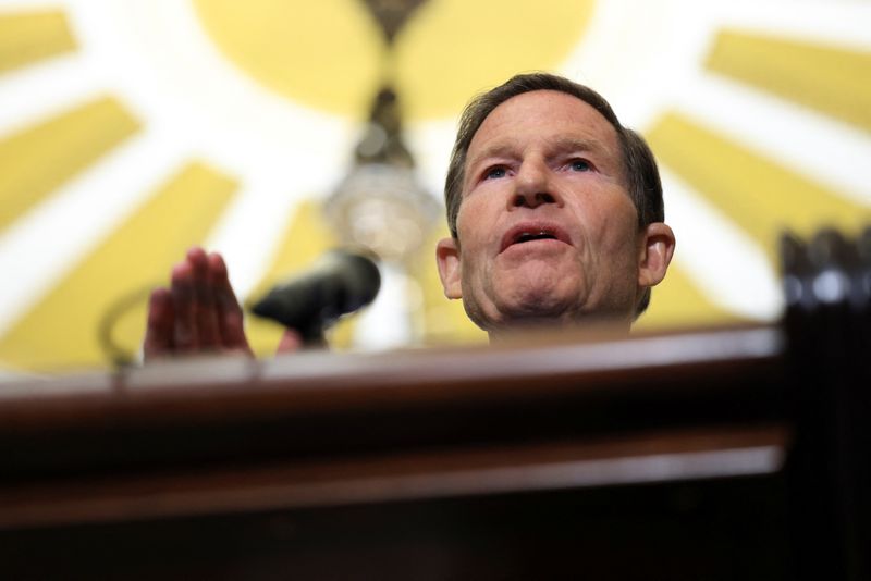 © Reuters. FILE PHOTO: U.S. Senator Richard Blumenthal (D-CT) speaks to reporters following the weekly Senate caucus luncheons on Capitol Hill in Washington, U.S., July 30, 2024. REUTERS/Kevin Mohatt/File Photo