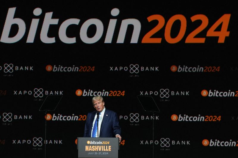 © Reuters. FILE PHOTO: Republican presidential nominee and former U.S. President Donald Trump speaks at the Bitcoin 2024 event in Nashville, Tennessee, U.S., July 27, 2024. REUTERS/Kevin Wurm/File Photo