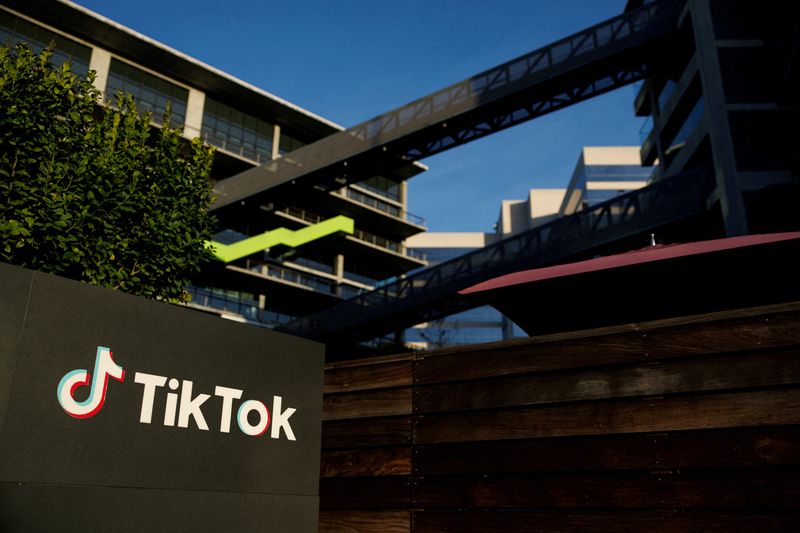 © Reuters. FILE PHOTO: A view shows the office of TikTok after the U.S. House of Representatives overwhelmingly passed a bill that would give TikTok's Chinese owner ByteDance about six months to divest the U.S. assets of the short-video app or face a ban, in Culver City, California, March 13, 2024. REUTERS/Mike Blake/File Photo