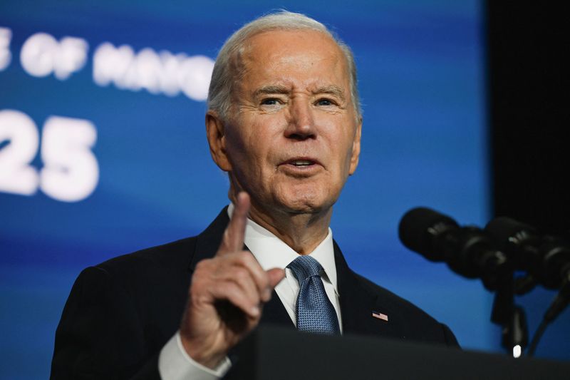 © Reuters. FILE PHOTO: U.S. President Joe Biden delivers remarks at the U.S. Conference of Mayors in Washington D.C., U.S., January 17, 2025. REUTERS/Annabelle Gordon/File Photo