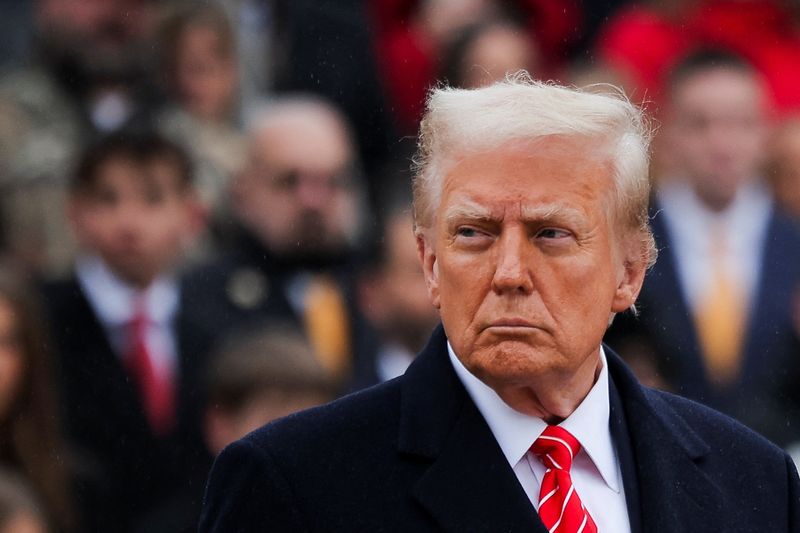 © Reuters. FILE PHOTO: U.S. President-elect Donald Trump attends a wreath laying ceremony at Arlington National Cemetery ahead of the presidential inauguration in Arlington, Virginia, U.S. January 19, 2025.  REUTERS/Carlos Barria/File Photo