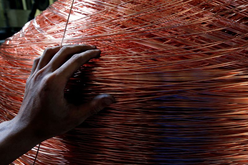 © Reuters. FILE PHOTO: A worker checks copper rods at Truong Phu cable factory in northern Hai Duong province, outside Hanoi, Vietnam in this file photo from August 11, 2017. REUTERS/Kham/File Photo