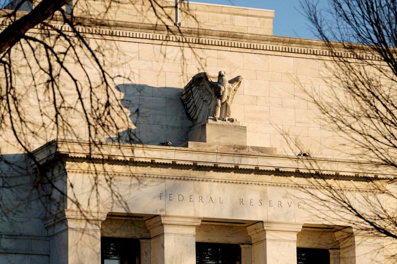 © Reuters. FILE PHOTO: The Federal Reserve building is seen in Washington, U.S., January 26, 2022. REUTERS/Joshua Roberts/File Photo