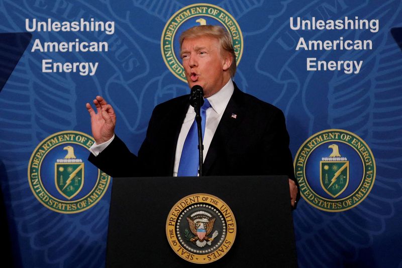 © Reuters. FILE PHOTO: U.S. President Donald Trump delivers remarks during an 'Unleashing American Energy' event at the Department of Energy in Washington, U.S., June 29, 2017. REUTERS/Carlos Barria/File Photo