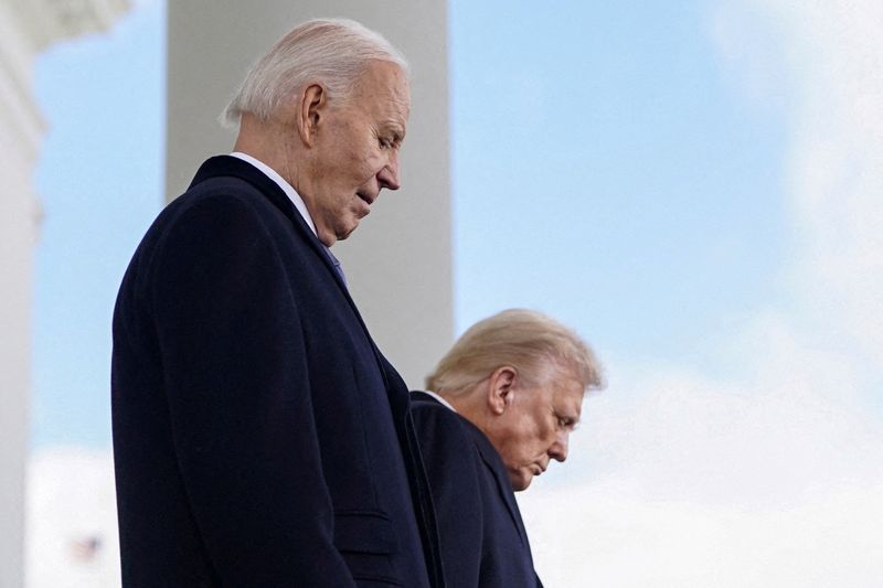 © Reuters. FILE PHOTO: The U.S. President-elect Donald Trump walks with U.S. President Joe Biden at the White House on the inauguration day of Donald Trump's second presidential term in Washington, U.S. January 20, 2025. REUTERS/Nathan Howard/File Photo