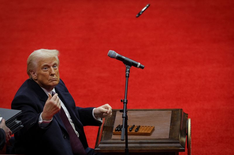 © Reuters. The U.S. President Donald Trump looks on after signing executive orders inside the Capital One Arena on the inauguration day of his second presidential term, in Washington, U.S. January 20, 2025. REUTERS/Brian Snyder           SEARCH