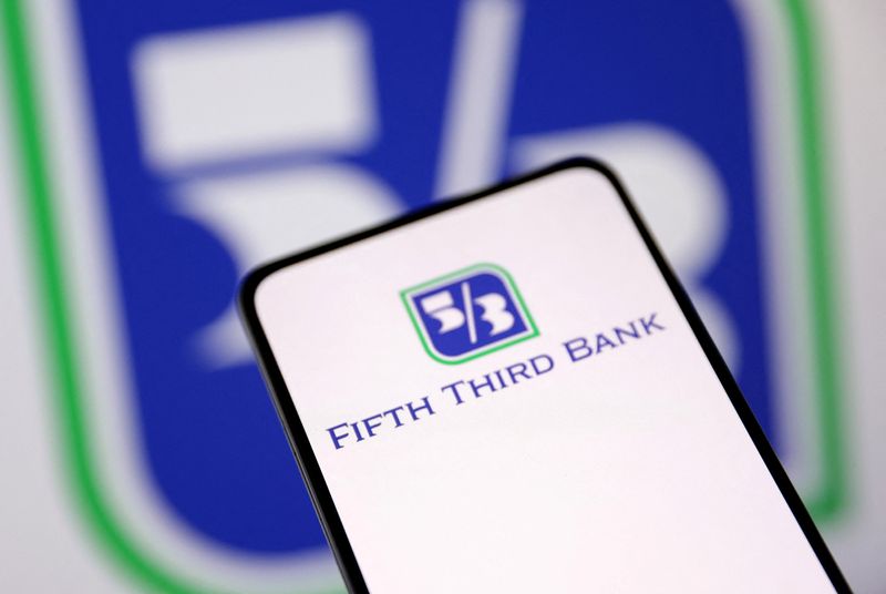 © Reuters. FILE PHOTO: Fifth Third Bank logo is seen in this illustration taken, April 23, 2024. REUTERS/Dado Ruvic/Illustration/File Photo