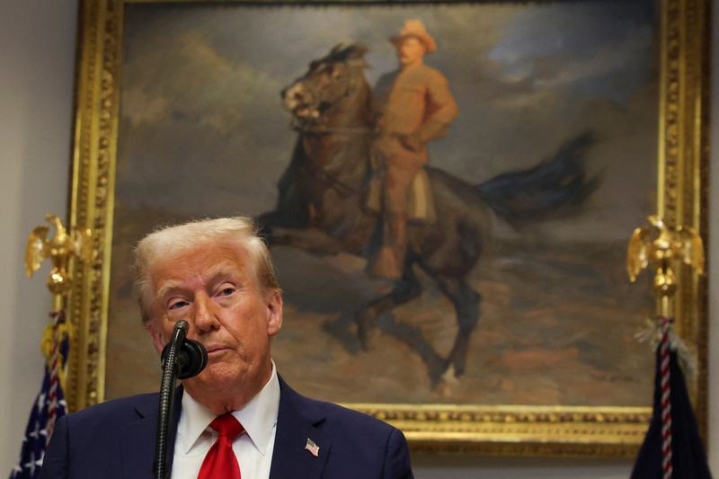 © Reuters. U.S. President Donald Trump delivers remarks on AI infrastructure at the Roosevelt room at White House in Washington, U.S., January 21, 2025.  REUTERS/Carlos Barria