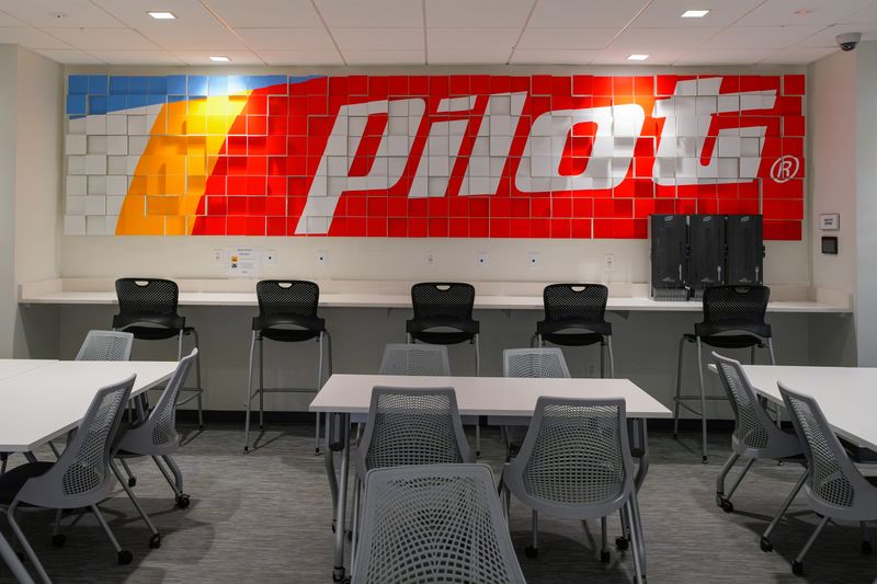 © Reuters. A view inside the Pilot Co. company's headquarters in Knoxville, Tennessee, U.S., October 8, 2021. REUTERS/Harrison McClary/File Photo