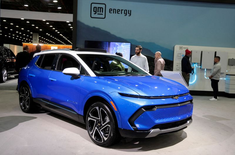 © Reuters. FILE PHOTO: A Chevrolet 2025 Equinox EV LT is displayed during media day at the 2025 Detroit Auto Show at Huntington Place in Detroit, Michigan, U.S. January 10, 2025. REUTERS/Rebecca Cook/File Photo