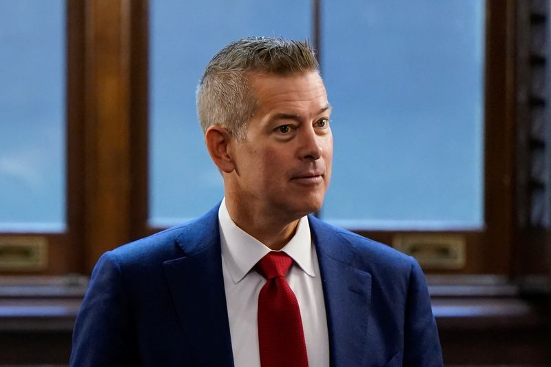 © Reuters. FILE PHOTO: U.S. Transportation secretary nominee Sean Duffy arrives to meet with U.S. Senator Cynthia Lummis (R-WY) on Capitol Hill in Washington, U.S., December 11, 2024. REUTERS/Elizabeth Frantz/File Photo