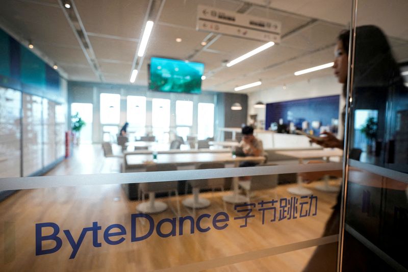 © Reuters. FILE PHOTO: The ByteDance logo is seen at the company's office in Shanghai, China July 4, 2023. REUTERS/Aly Song/File Photo/File Photo