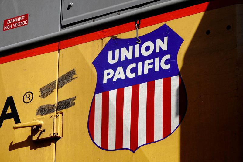 © Reuters. FILE PHOTO: Union Pacific livery on the side of a cargo locomotive is pictured at Union Station in Los Angeles, California, U.S., September 15, 2022. REUTERS/Bing Guan/File Photo