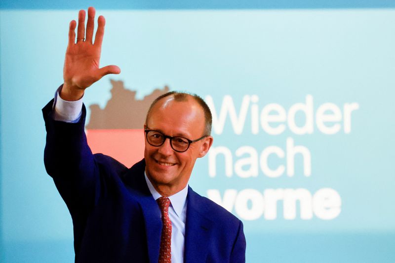 © Reuters. FILE PHOTO: German conservative candidate for chancellor and Christian Democratic Union (CDU) leader Friedrich Merz gestures as he attends an event that involves a Weisswurst breakfast in Brilon, Germany, January 19, 2025. REUTERS/Wolfgang Rattay/File Photo