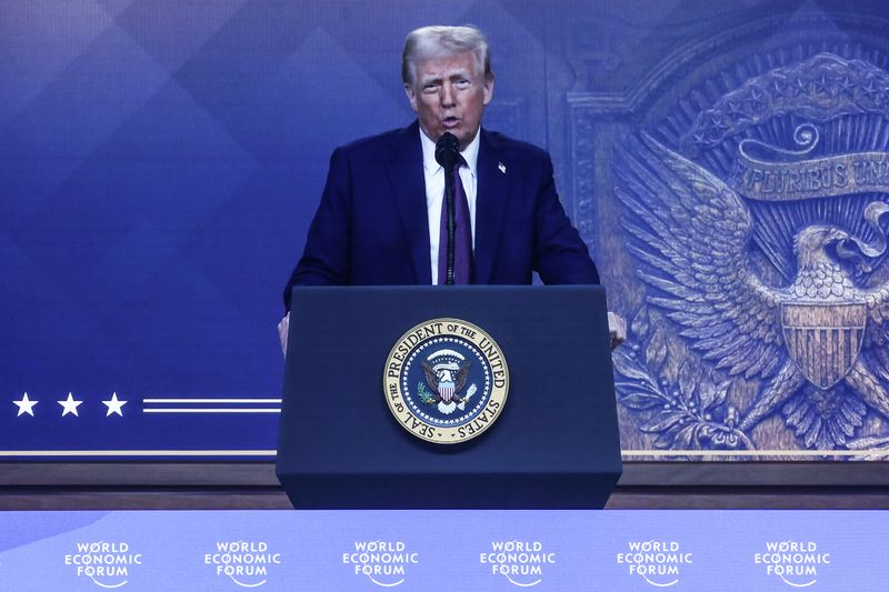 © Reuters. U.S. President Donald Trump makes a special address remotely during the 55th annual World Economic Forum (WEF) meeting in Davos, Switzerland, January 23, 2025. REUTERS/Yves Herman