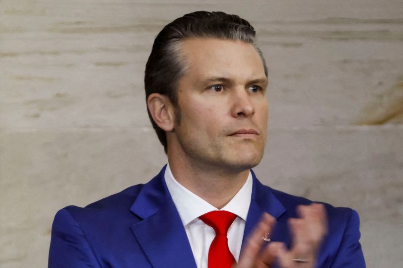 © Reuters. FILE PHOTO: Pete Hegseth, Donald Trump’s nominee to be Secretary of Defense, during Trump’s inauguration as the 47th President of the United States in the rotunda of the United States Capitol in Washington, DC, USA, 20 January 2025. SHAWN THEW/Pool via REUTERS/File Photo