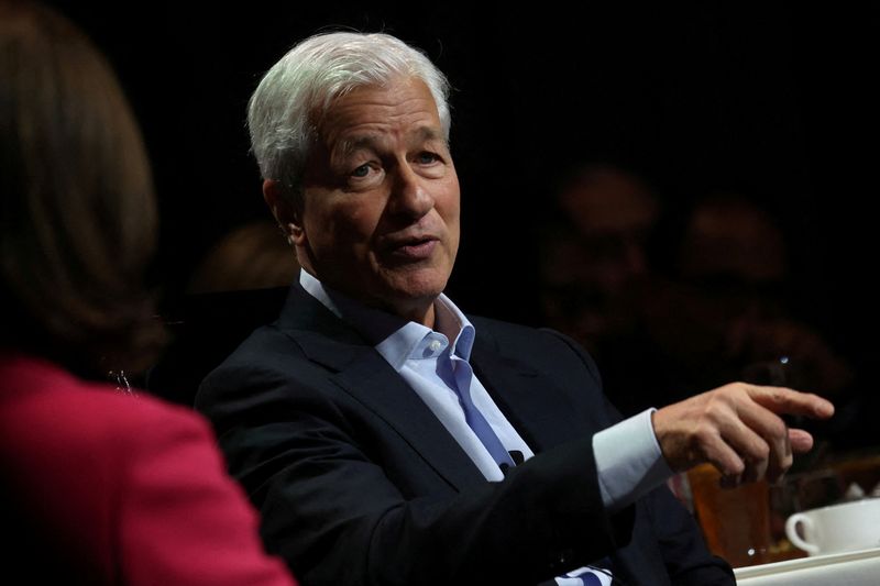 © Reuters. FILE PHOTO: Jamie Dimon, Chairman and Chief Executive officer (CEO) of JPMorgan Chase & Co. (JPM) speaks to the Economic Club of New York in Manhattan in New York City, U.S., April 23, 2024. REUTERS/Mike Segar/File Photo