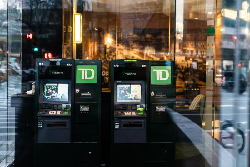 © Reuters. FILE PHOTO: TD bank ATM machines are seen in New York City, U.S., March 17, 2020. REUTERS/Jeenah Moon/File Photo