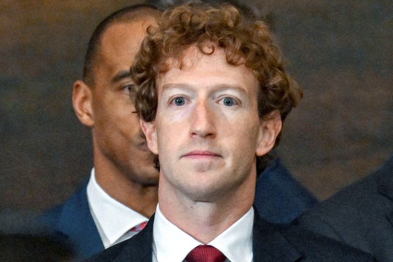 © Reuters. FILE PHOTO: Mark Zuckerberg arrives before the inauguration of Donald Trump as the 47th president of the United States takes place inside the Capitol Rotunda of the U.S. Capitol building in Washington, D.C., Monday, January 20, 2025. Kenny Holston/Pool via REUTERS/File Photo