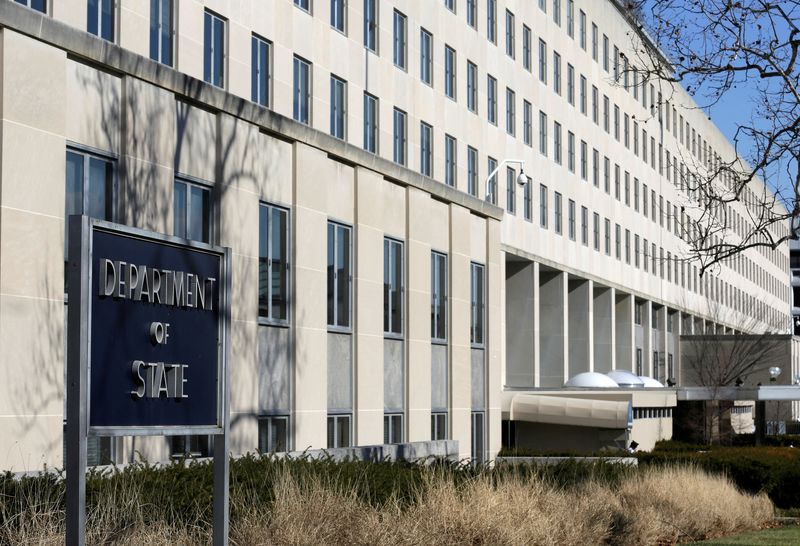 © Reuters. FILE PHOTO: The State Department Building is pictured in Washington, U.S., January 26, 2017. REUTERS/Joshua Roberts/File Photo