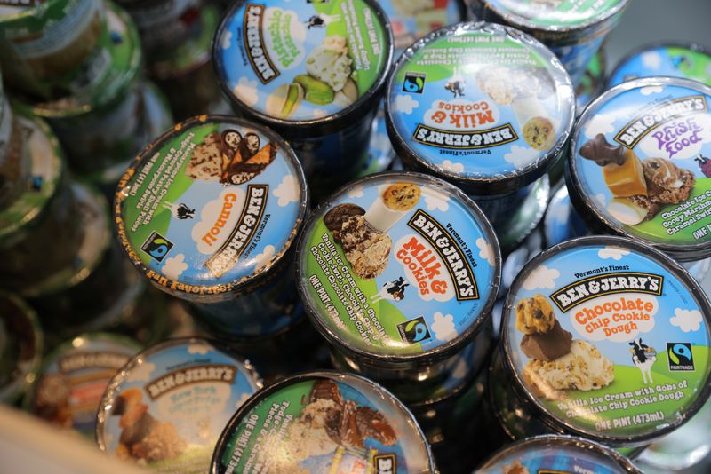 © Reuters. Ben & Jerry's, a brand of Unilever, is seen on display in a store in Manhattan, New York City, U.S., March 24, 2022. REUTERS/Andrew Kelly/File Photo