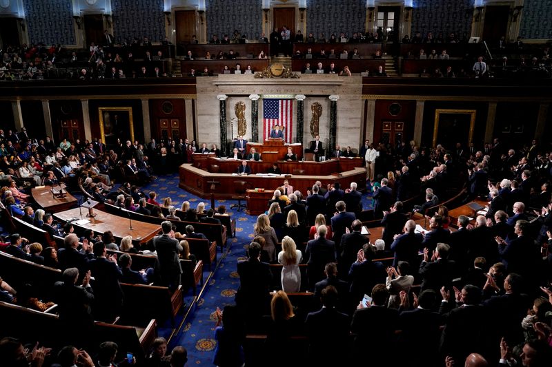 © Reuters. FILE PHOTO: Republicans applaud as U.S. Representative Mike Johnson (R-LA) speaks after being re-elected as Speaker of the House on the first day of the 119th Congress at the U.S. Capitol in Washington, U.S., January 3, 2025. REUTERS/Elizabeth Frantz/File Photo