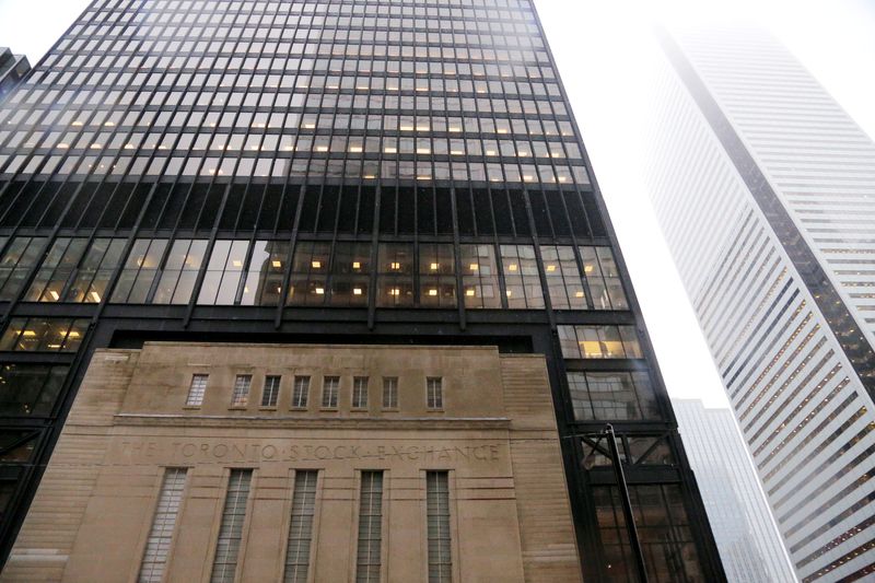 © Reuters. FILE PHOTO: The Art Deco facade of the original Toronto Stock Exchange building is seen on Bay Street in Toronto, Ontario, Canada January 23, 2019.   REUTERS/Chris Helgren/File Photo